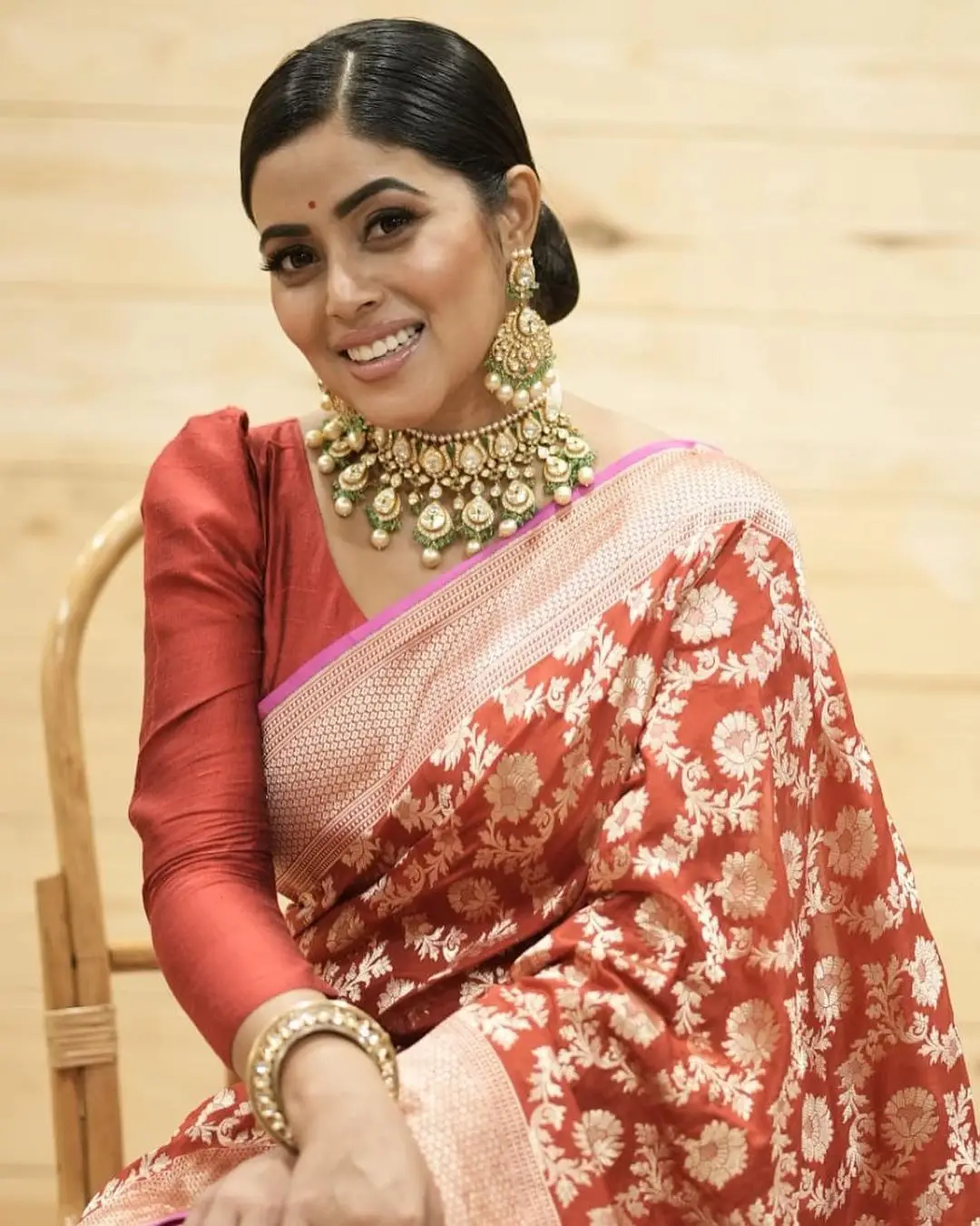 MALAYALAM GIRL SHAMNA KASIM IN MAROON SAREE BLOUSE 2